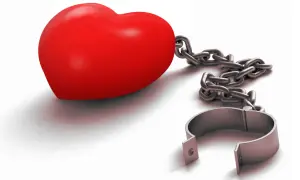 Ein rotes Herz, gefesselt an eine Kette mit einem offenen Bügel. Es symbolisiert die Angst, die Liebe zu verlieren, oder die Last einer unerwiderten Liebe.