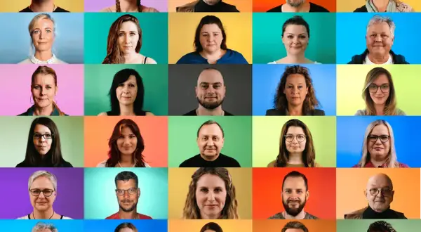 Collage von Gesichtern, die unterschiedliche Menschen zeigen. Ihre Geschichten könnten schwere Depression erfahrungsberichte sein.