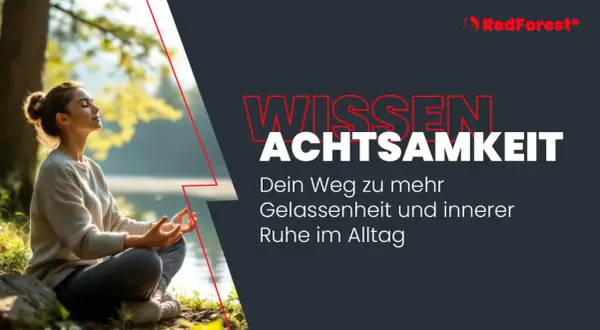 Frau meditiert im Freien, um positive Gedanken zu fördern. Achtsamkeit lehrt Gelassenheit und innere Ruhe im Alltag.