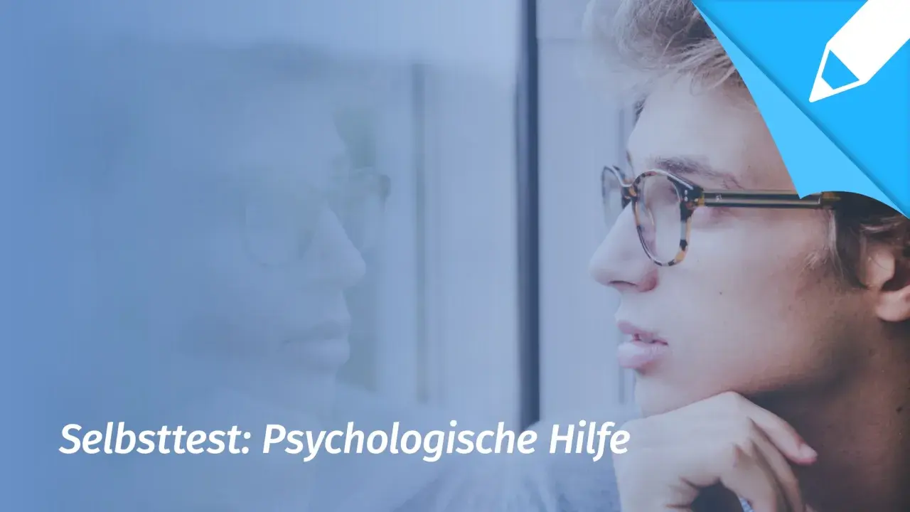 Junger Mann mit Brille blickt nachdenklich in die Ferne. Ein Selbsttest kann helfen, psychische Probleme zu erkennen und Unterstützung zu finden.