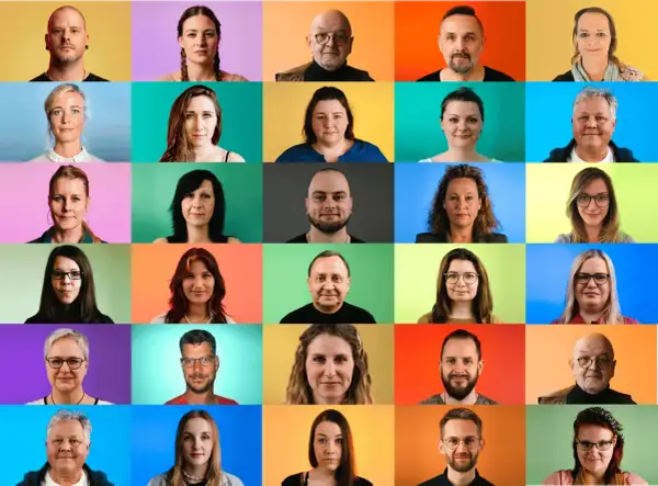 Collage von Gesichtern, die unterschiedliche Menschen zeigen. Ihre Geschichten könnten schwere Depression erfahrungsberichte sein.