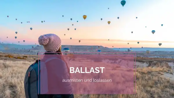Eine Person blickt auf einen Himmel voller Heißluftballons. Zeit, Ballast abzuwerfen und loszulassen.